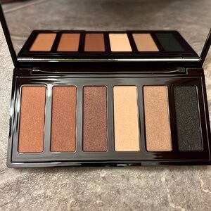 Charlotte Tilbury super nudes eyeshadow palette